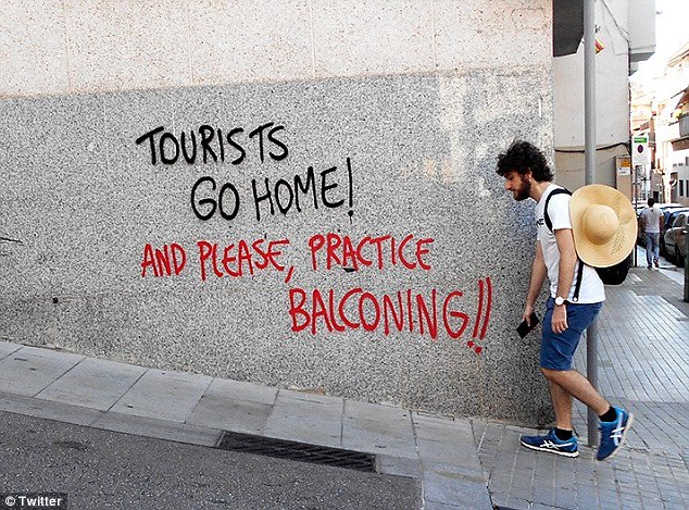 Detail Barcelona Anti Tourist Graffiti Nomer 2