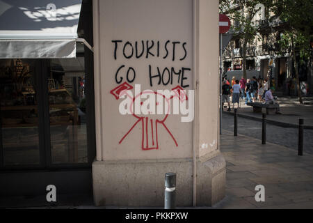 Detail Barcelona Anti Tourist Graffiti Nomer 37