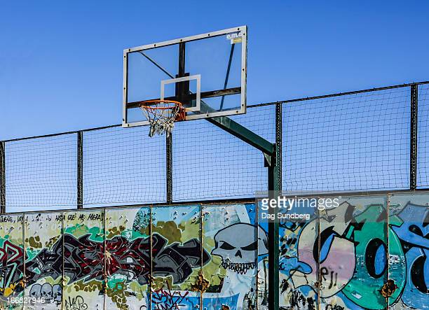 Detail Basketball Courts Designed With Graffiti Nomer 19