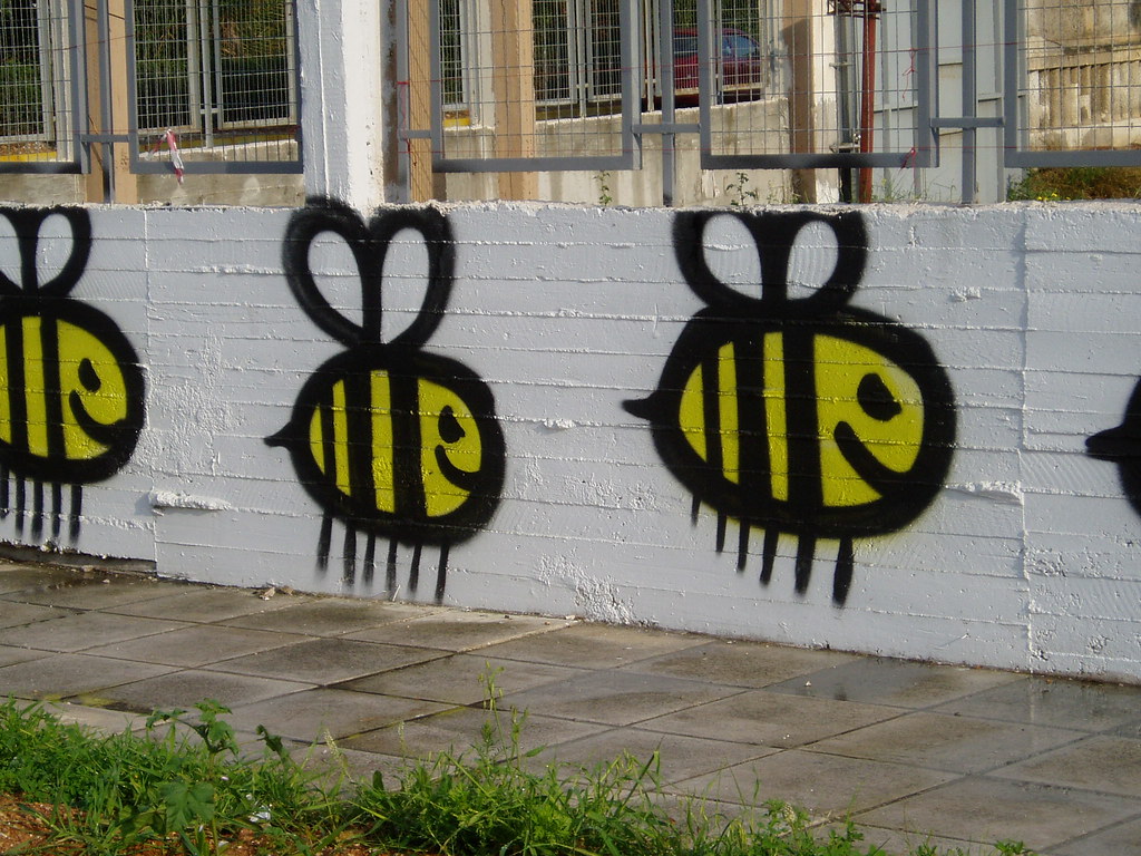 Detail Bee Graffiti Nomer 10