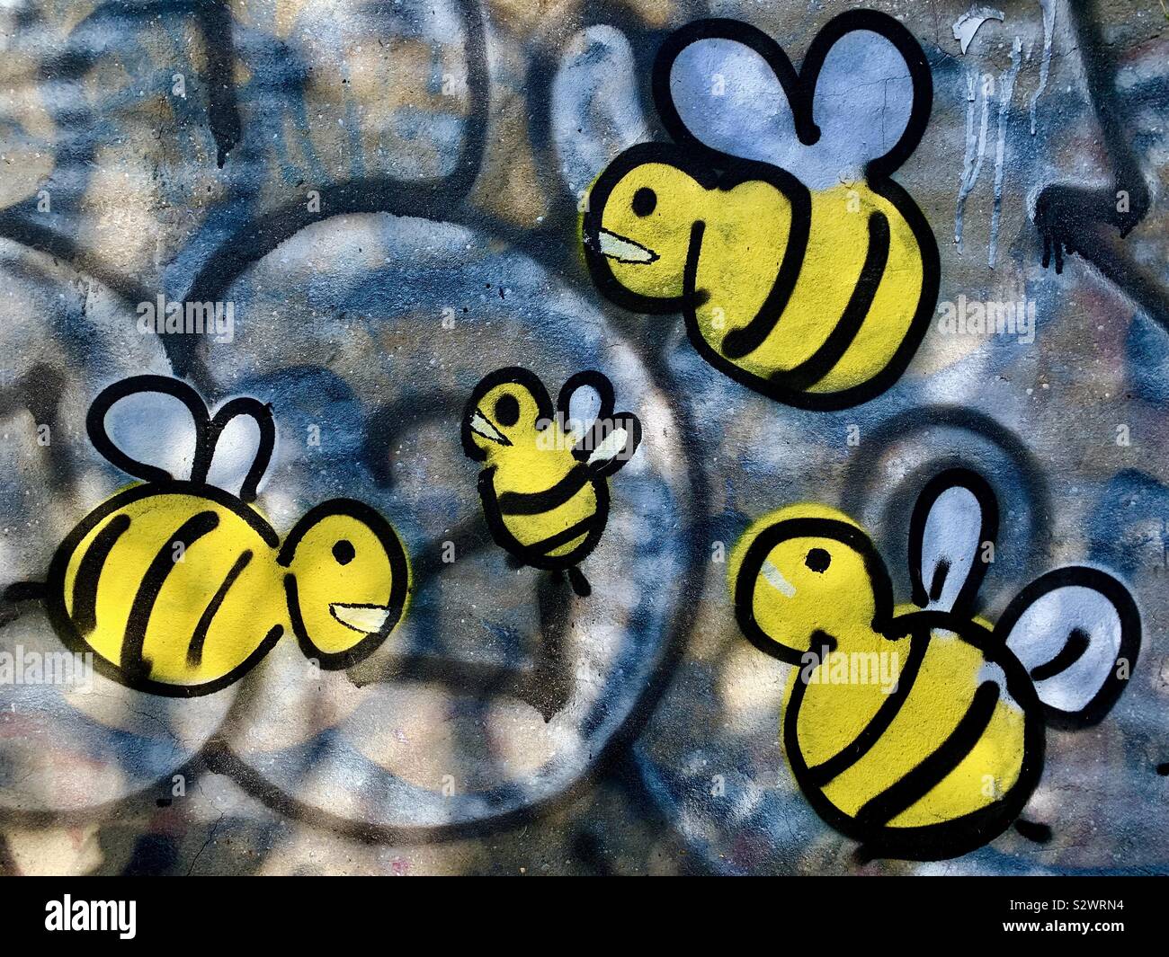 Detail Bee Graffiti Nomer 14