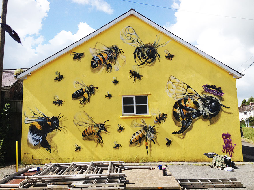 Detail Bee Graffiti Nomer 17