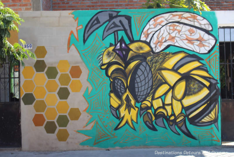 Detail Bee Graffiti Nomer 24