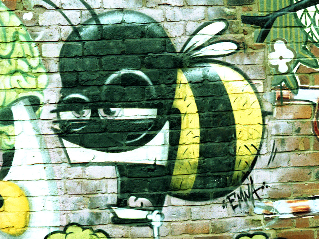 Detail Bee Graffiti Nomer 25