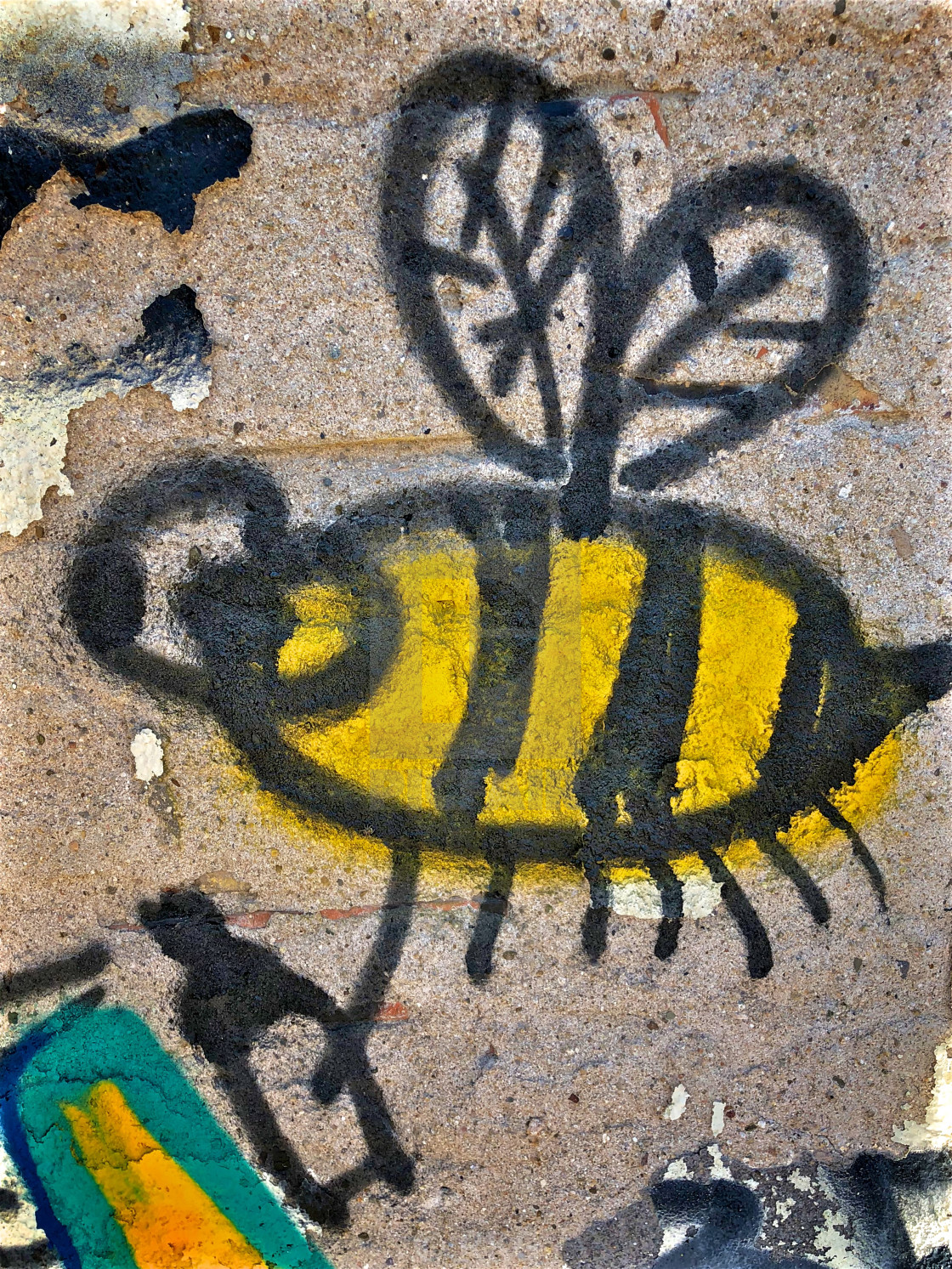 Detail Bee Graffiti Nomer 26