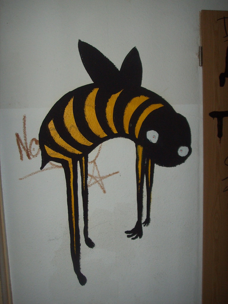 Detail Bee Graffiti Nomer 44