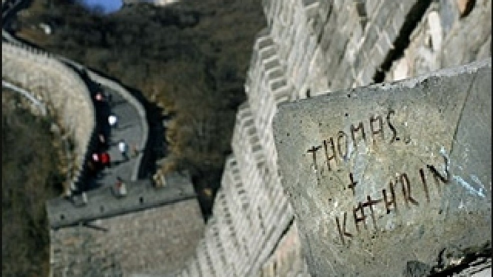 Detail Beijing News Great Wall Of China Ruined Graffiti Nomer 2