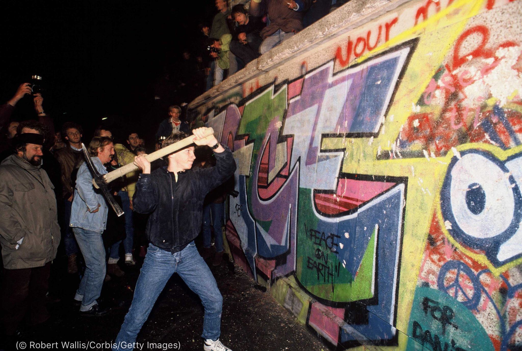Detail Berlin Wall Graffiti Images Nomer 35