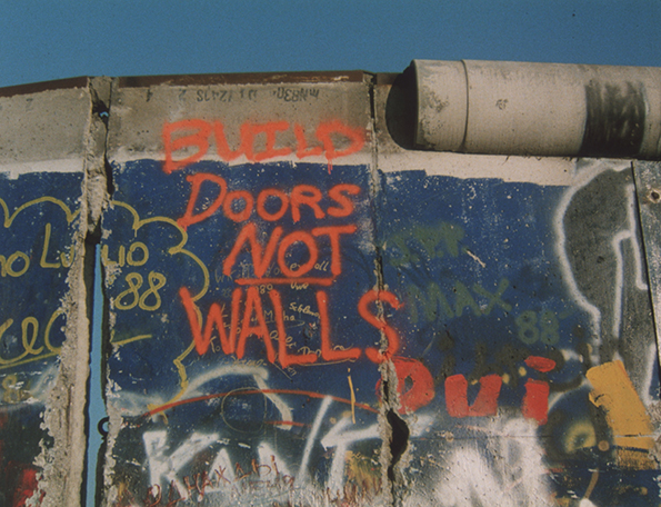 Detail Berlin Wall Graffiti Images Nomer 41