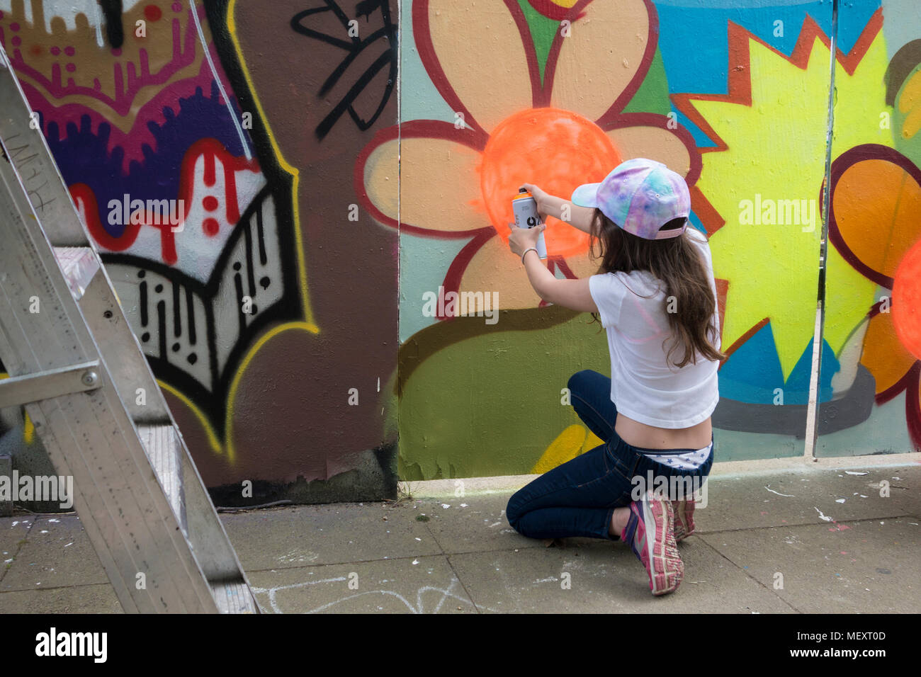 Detail Bint Graffiti Face Nomer 14