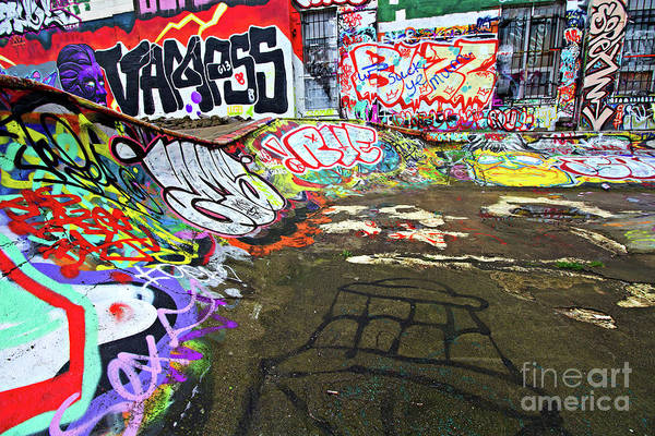 Detail Break 13 Graffiti Nomer 36