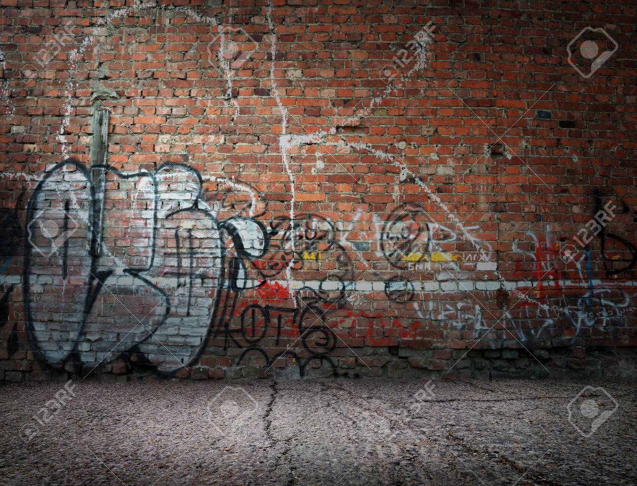 Detail Brick Graffiti Nomer 21