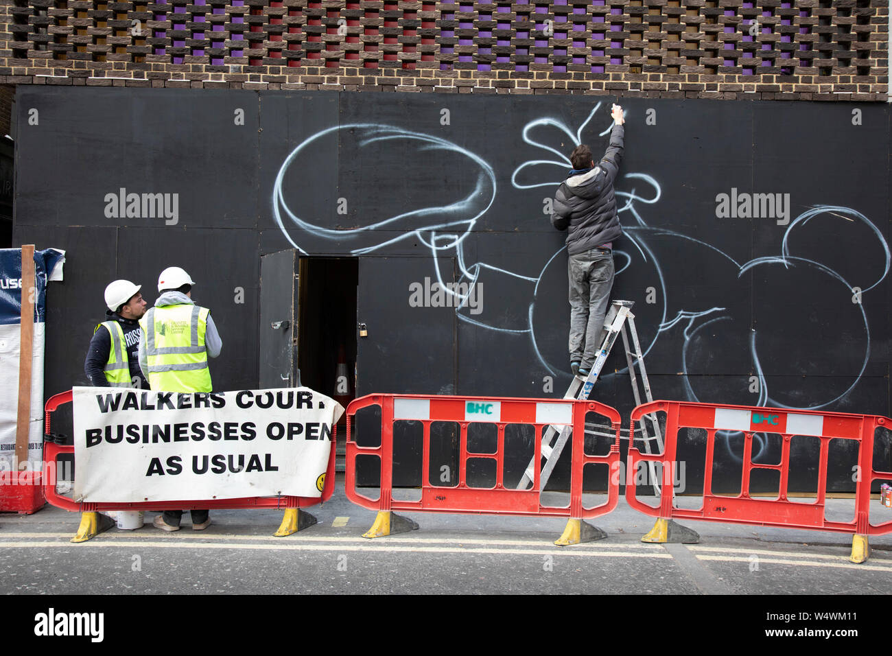 Detail Clean Graffiti London Nomer 41