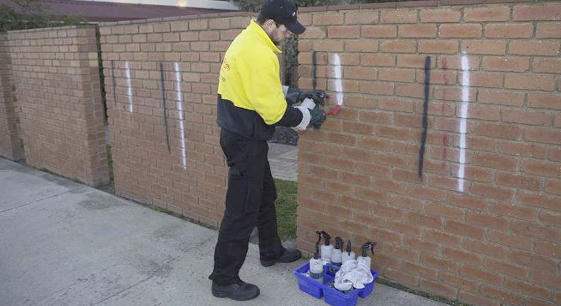 Detail Cleaning Graffiti Off Brick Nomer 20