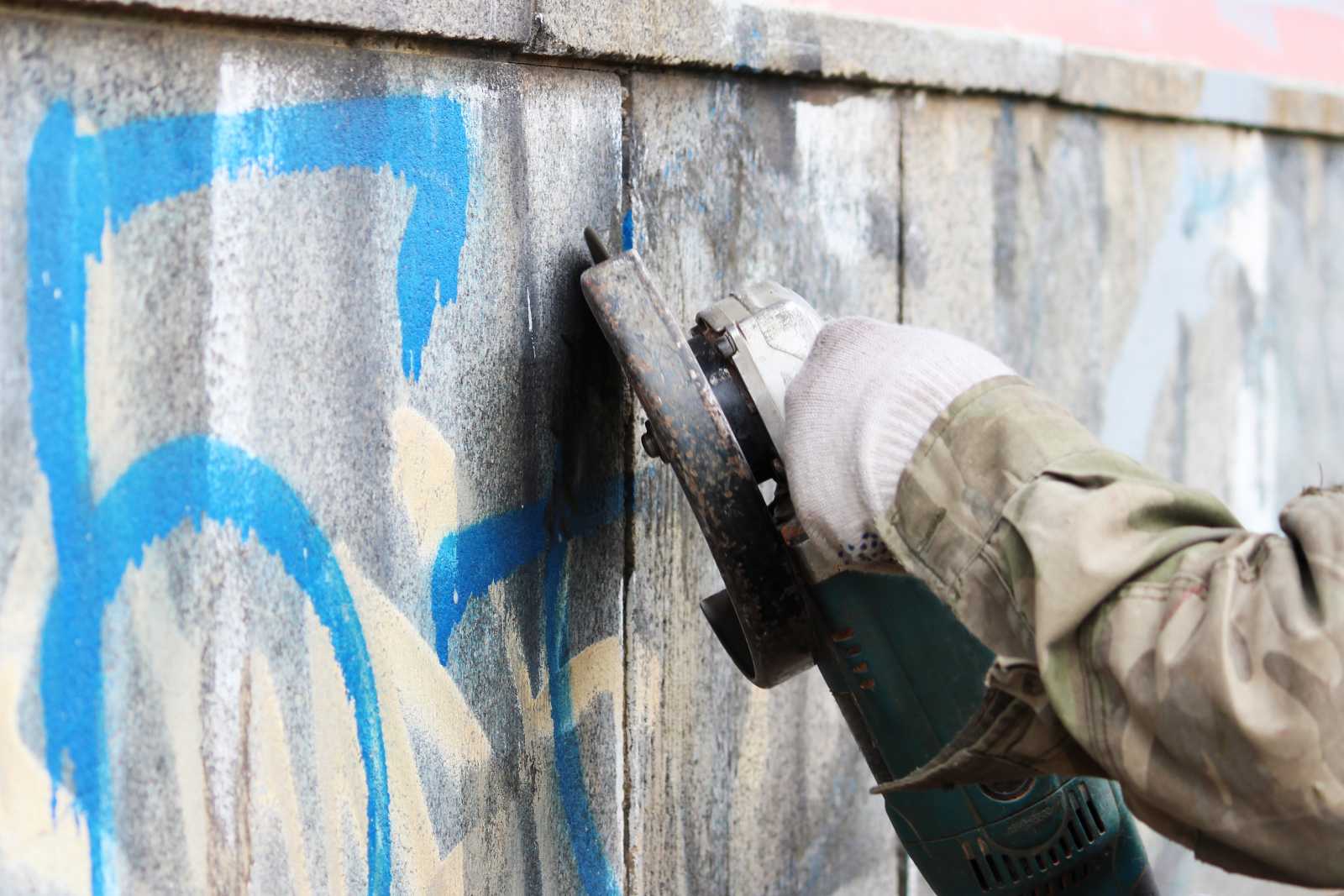 Detail Cleaning Graffiti Off Concrete Nomer 9