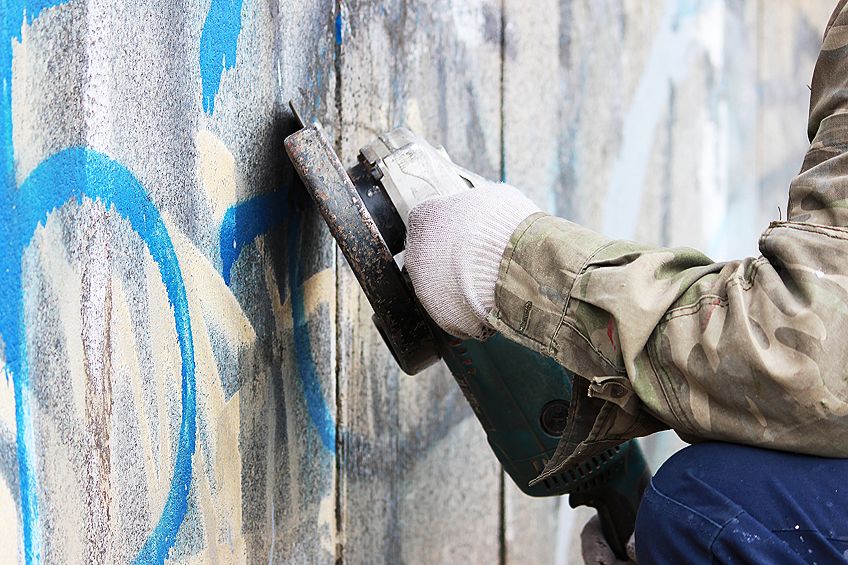 Detail Cleaning Graffiti Off Concrete Nomer 24