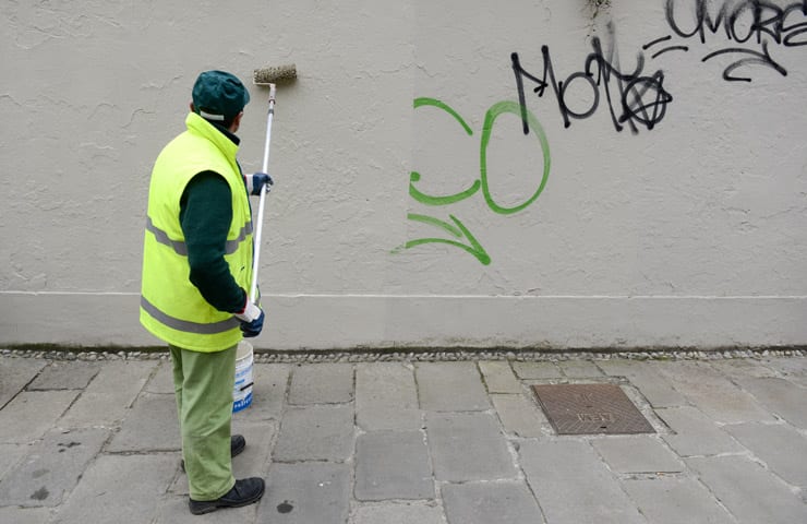 Detail Cleaning Graffiti Off Concrete Nomer 33