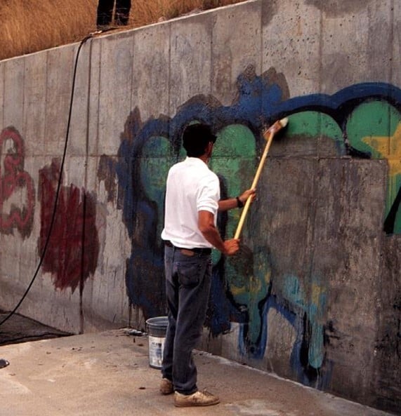 Detail Cleaning Graffiti Off Concrete Nomer 45