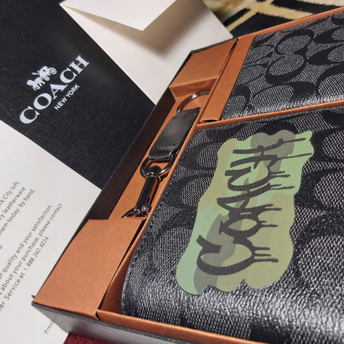 Detail Coach Graffiti Wallet Nomer 48