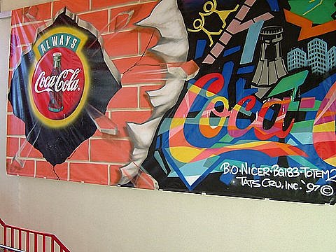 Detail Coke Graffiti Nomer 26