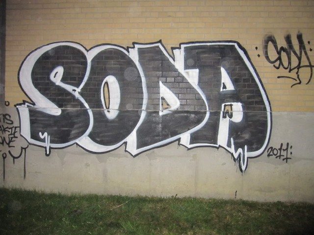 Detail Coke Graffiti Nomer 41