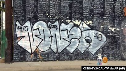 Detail Damage The Wall With Graffiti Nomer 43