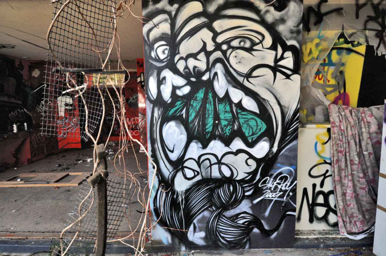 Detail Darbots Graffiti Hotel Nomer 46