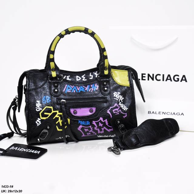 Detail Deskripsi Tas Balenciaga Graffiti Nomer 14