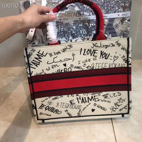 Detail Dior Graffiti Bag Nomer 15