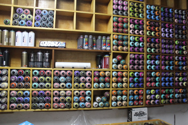 Detail Distributor Cat Graffiti Yogyakarta Nomer 14