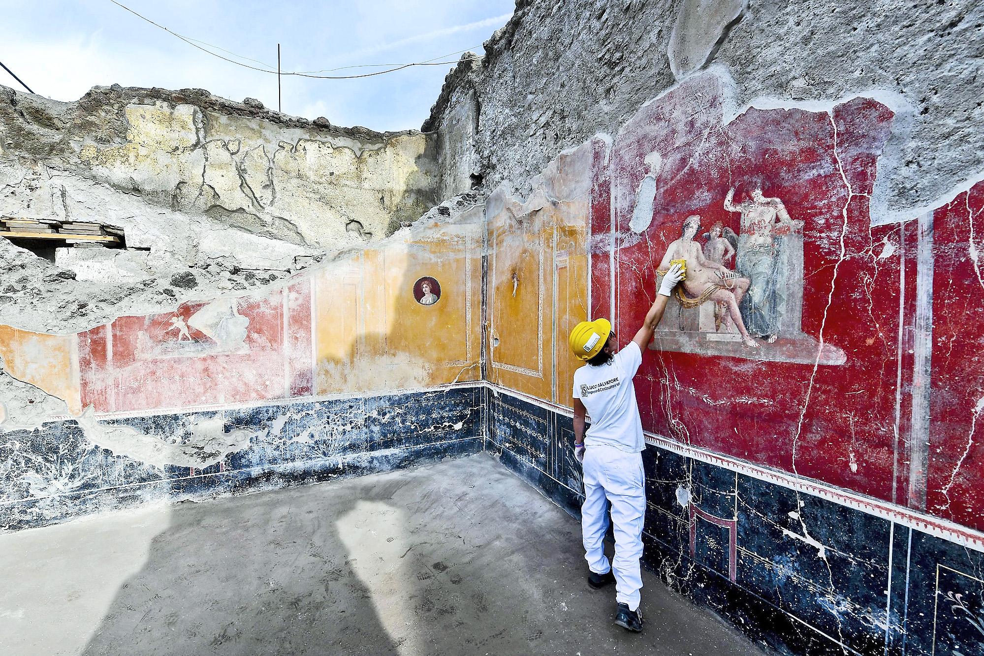 Detail Explicit Graffiti From Pompeii Nomer 43