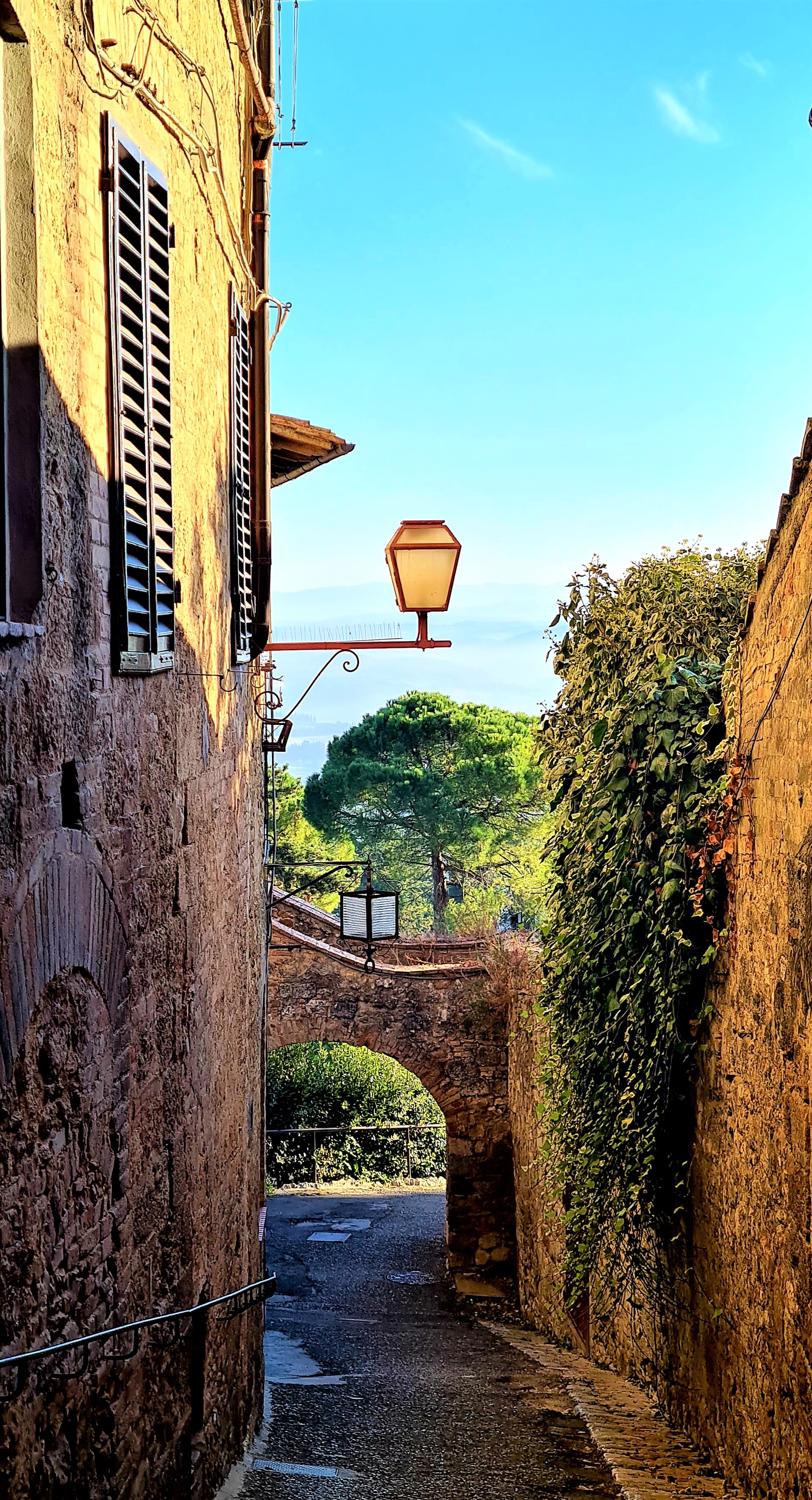 Detail Famous Graffiti Couples In Tuscany Italy Nomer 22