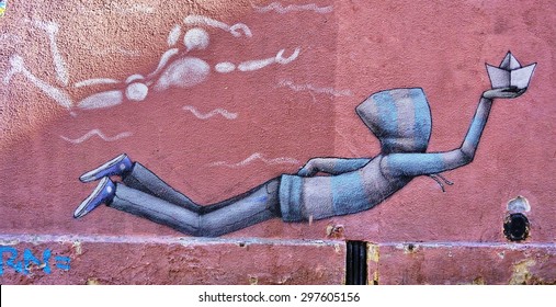 Detail Famous Hugging Graffiti Nomer 50