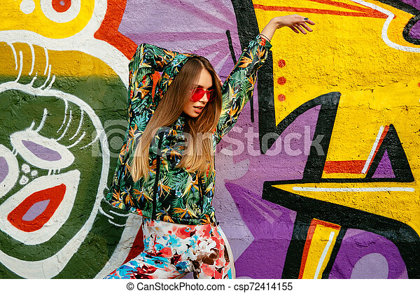 Detail Fashion Graffiti Wall Nomer 2