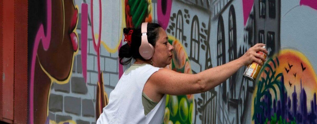 Detail Female Graffiti Artists Nomer 52