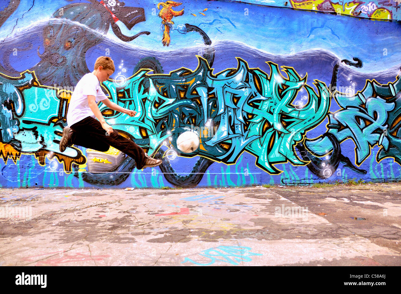 Detail Futsal Court Graffiti Nomer 2