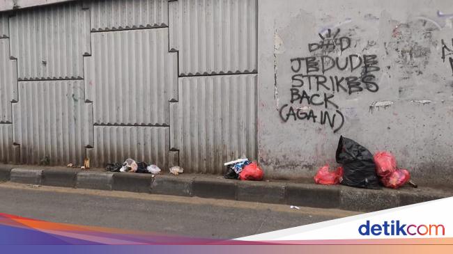 Detail Gambar Tong Sampah Graffiti Nomer 20