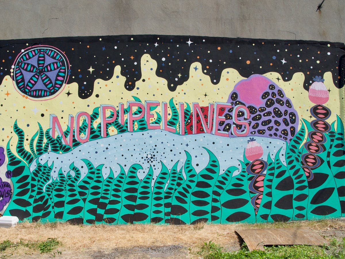 Detail Global Issue Graffiti At School Nomer 18