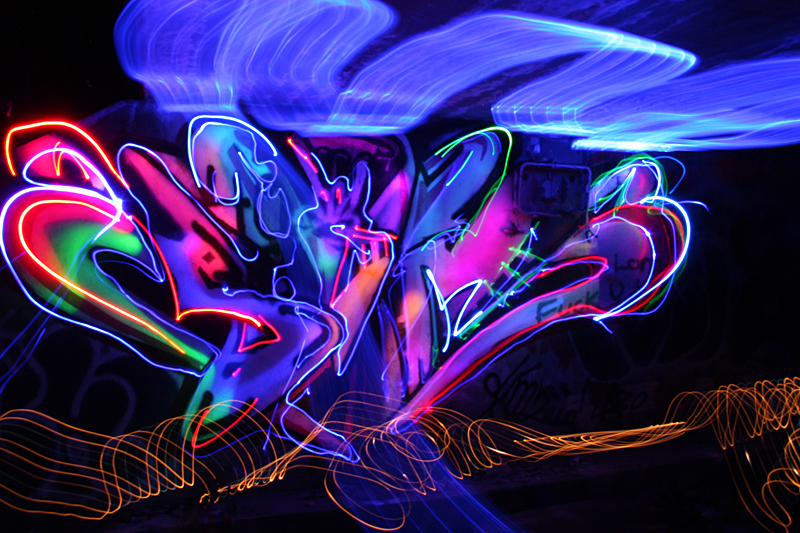 Detail Glow Graffiti Nomer 4