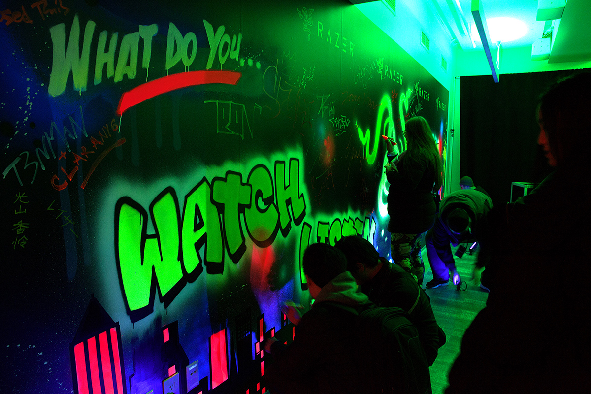 Detail Glow In The Dark Graffiti Nomer 16