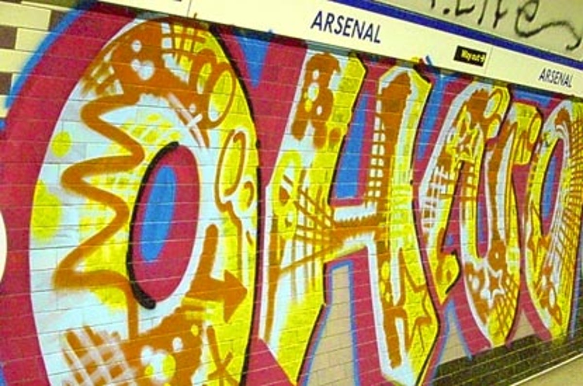 Detail Graffiti Arsenal Nomer 7