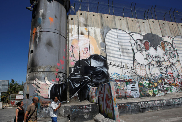 Detail Graffiti Art Israeli Wall Nomer 30