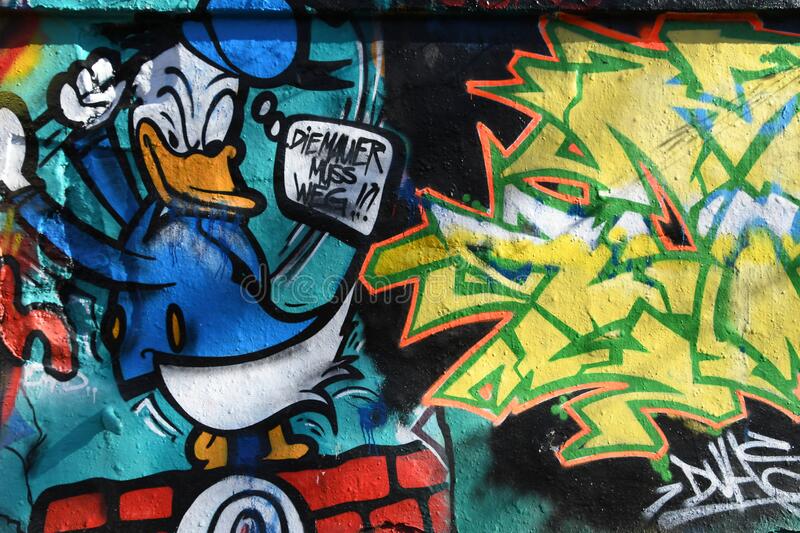 Detail Graffiti Art Sketches Of Characters Donald Duck Nomer 15