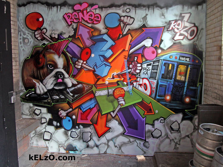 Detail Graffiti Artist At Work Nomer 21