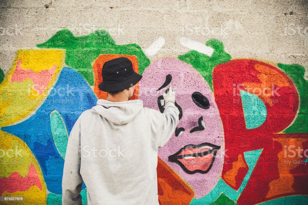 Detail Graffiti Artist At Work Nomer 27