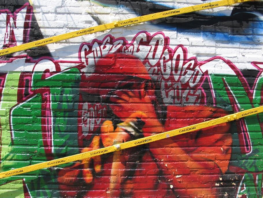 Detail Graffiti Artist At Work Nomer 32
