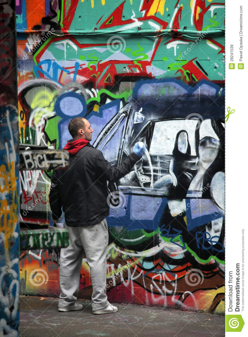 Detail Graffiti Artist At Work Nomer 6