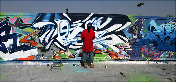 Detail Graffiti Artist At Work Nomer 53