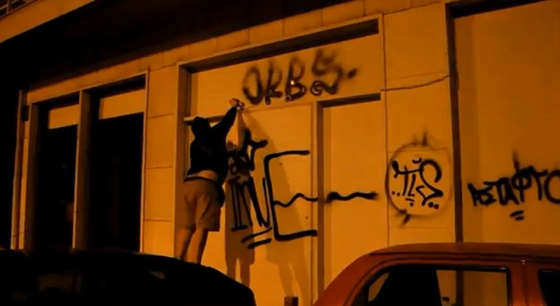 Detail Graffiti Artist At Work At Night Nomer 4