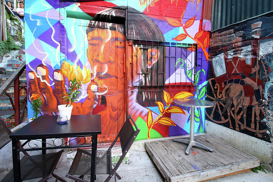 Detail Graffiti Artist Coffee Shop Nomer 2